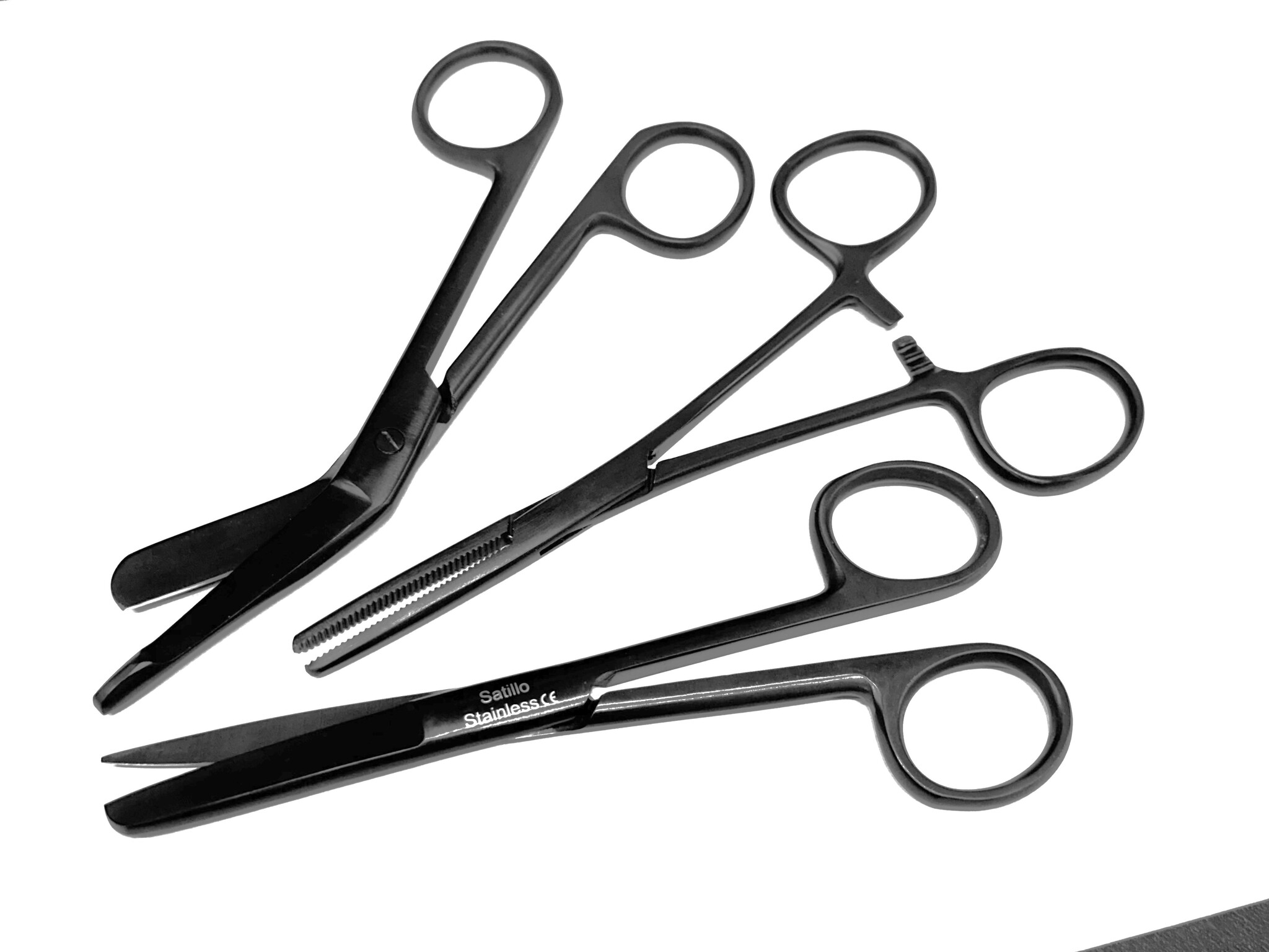 Satillo Verpleegkundige Scharenset Black Edition – Verbandschaar, Chirurgische Schaar & Kocher (met Naam)
