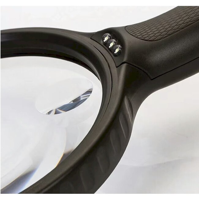 Klassiek Vergrootglas met 13 cm Lens, LED-Verlichting en Ergonomisch Handvat – Ideaal voor Lezen en Hobby's