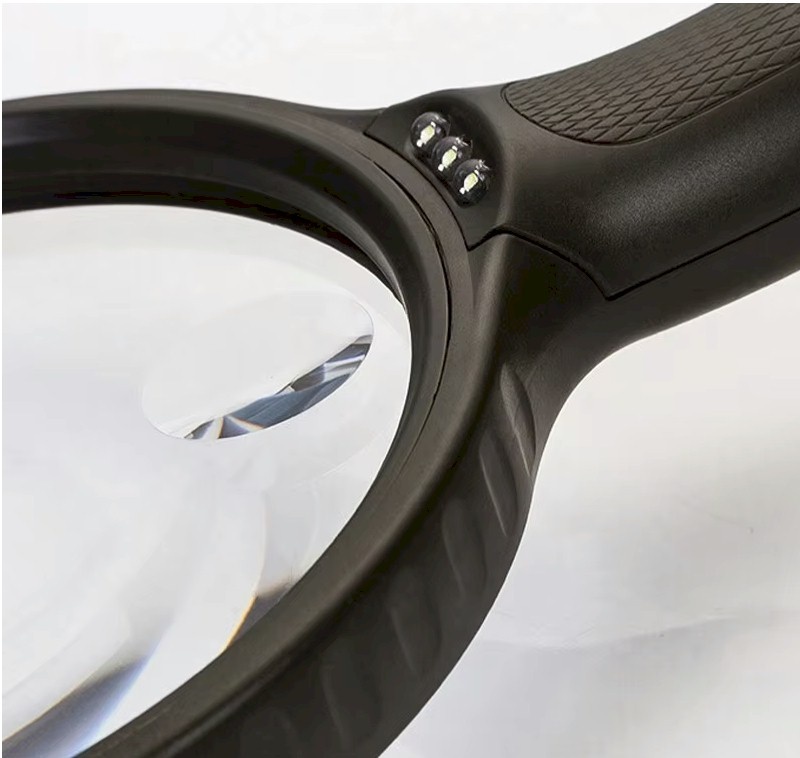 Klassiek Vergrootglas met 13 cm Lens, LED-Verlichting en Ergonomisch Handvat – Ideaal voor Lezen en Hobby's, foto 3 van 4