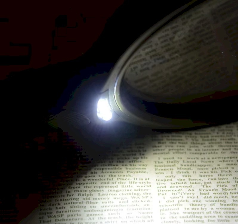 Klassiek Vergrootglas met 13 cm Lens, LED-Verlichting en Ergonomisch Handvat – Ideaal voor Lezen en Hobby's, foto 4 van 4