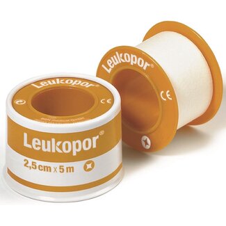 BSN BSN Leukopor kleefpleister. Rol 5 meter. Breedte: 2,50cm - Doos 12 rol