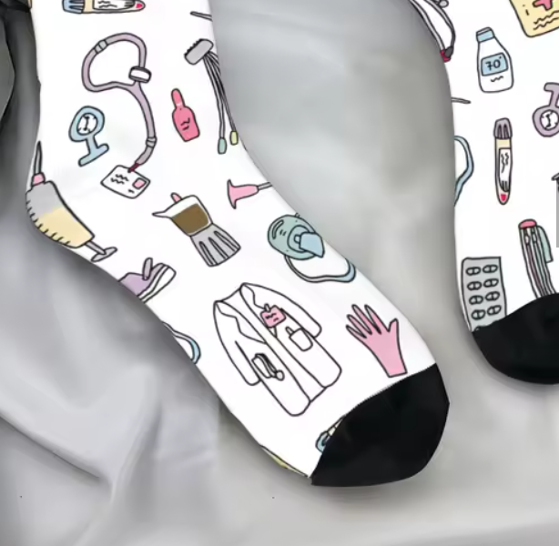 Sokken met Medical Doodles- vrolijke verpleegkundige sokken - Maat 29 - 34, foto 2 van 2