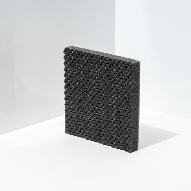 Zelfklevend polyurethaanschuim met thermisch bewerkte toplaag - Sample (10x10cm)
