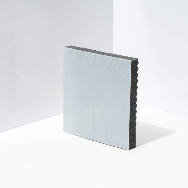 Selbstklebender Polyurethanschaum mit wasserabweisender Deckschicht