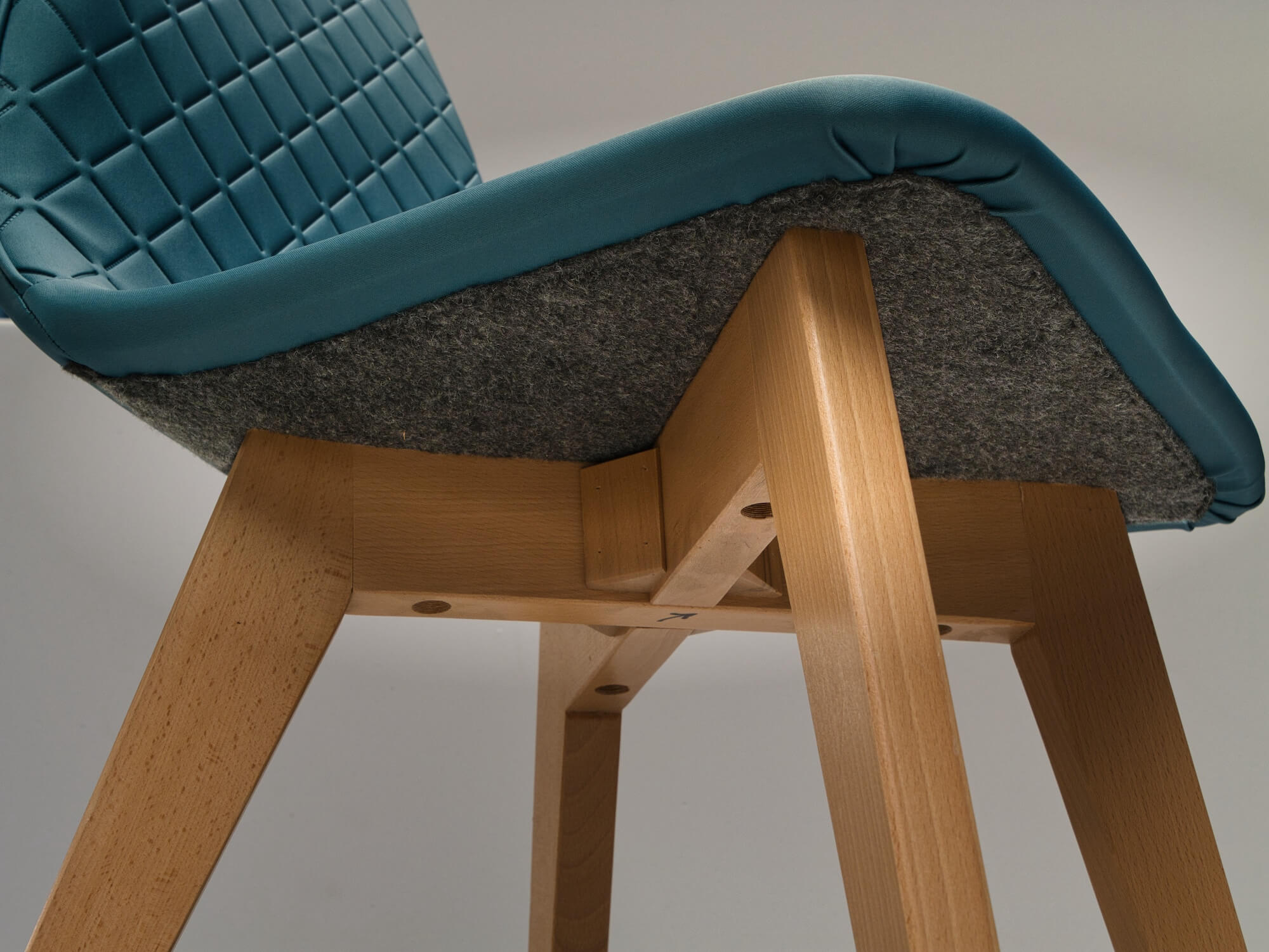 Flexibel naaldvilt voor interieurdelen en bekleding