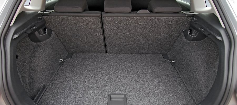 Kofferbak isoleren tegen rijgeluid en resonantie
