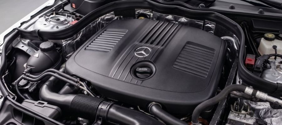 Geluidsisolatie voor de motorruimte van een voertuig