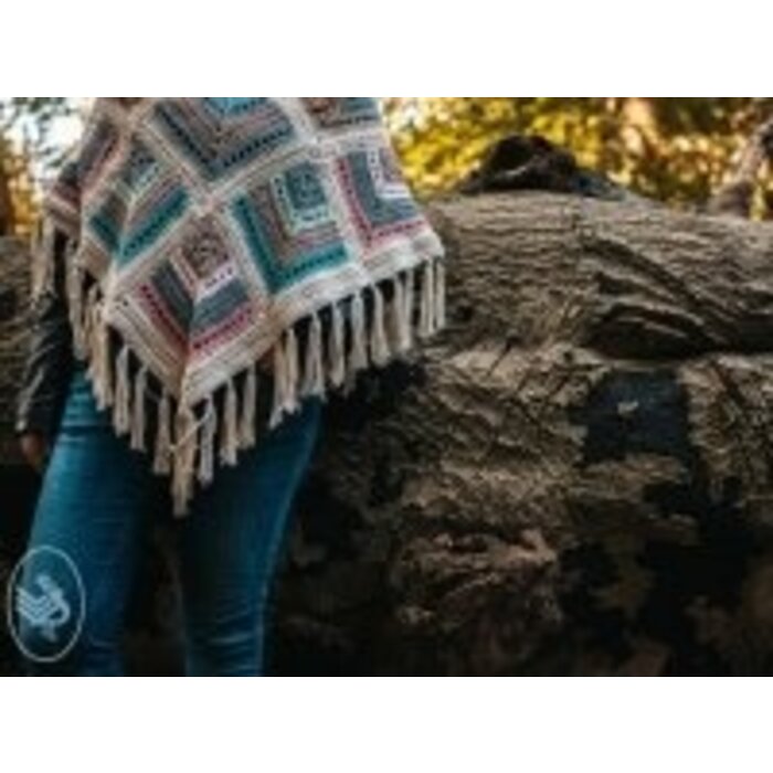 Durable Haakpatroon Winter Diamond Square Poncho