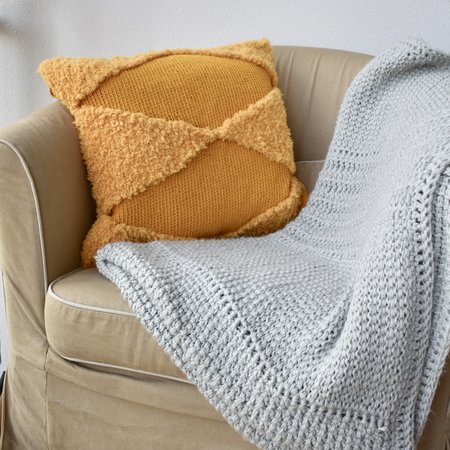 Caro's Atelier Haakpatroon: Florence Fluffy Pillow