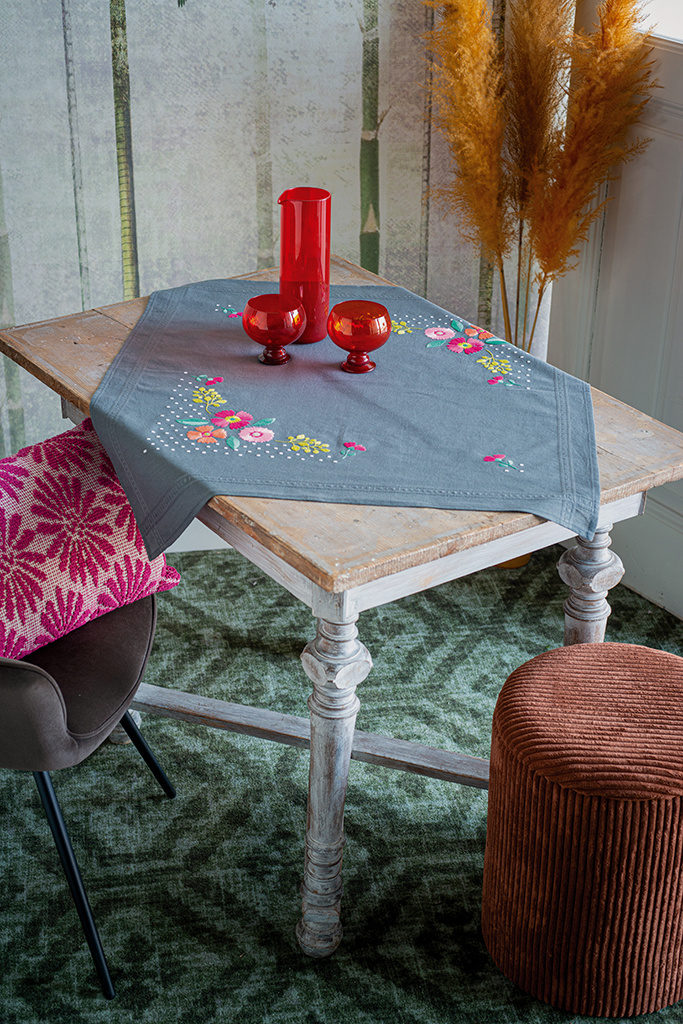 Vervaco Borduurpakket Tafelkleed Kleurige Bloemen