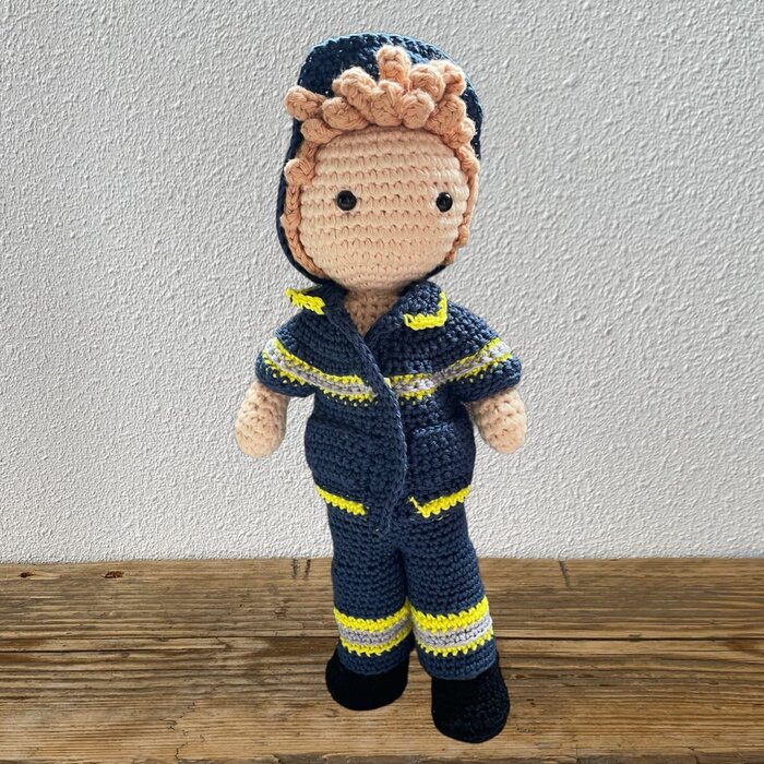 Caro's Atelier Haakpatroon Politie outfit Kareltje (digitaal)