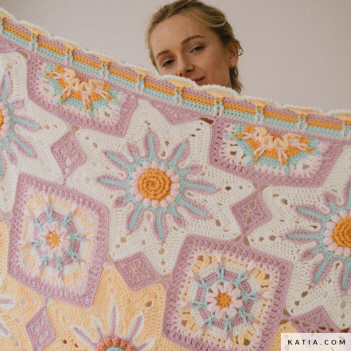 Katia CAL Stars in Bloom Pakket: Gehaakte Bloemendeken