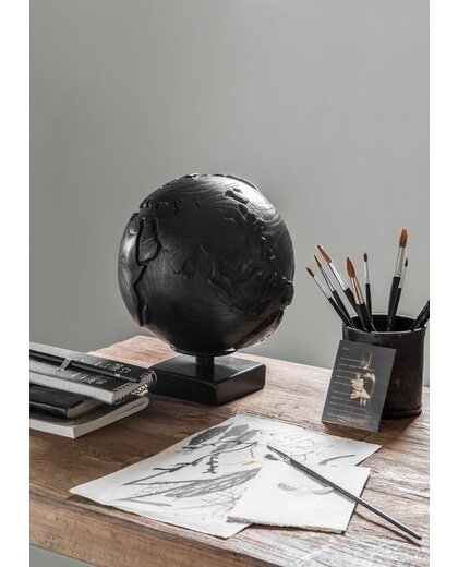 Globe black