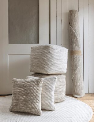 Cushions & plaids