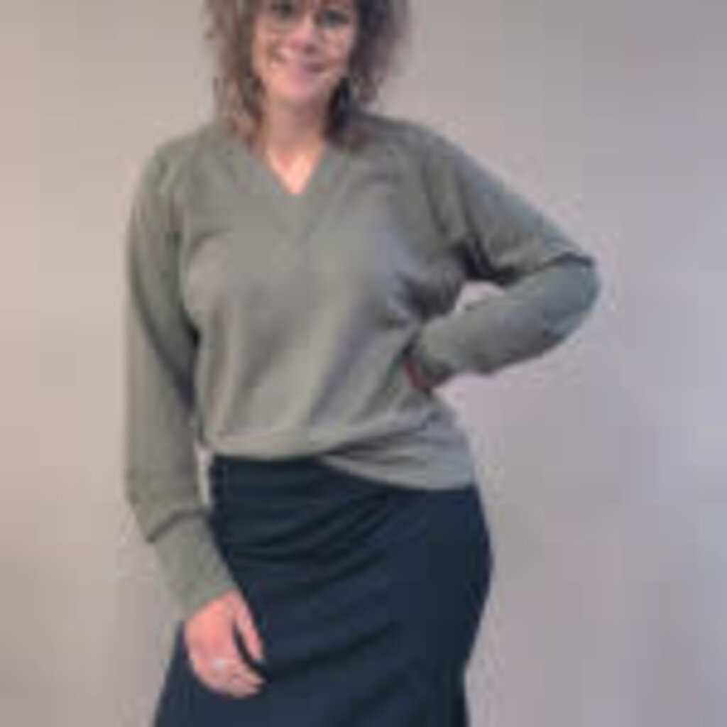 #007 Sweater (dress) and skirt