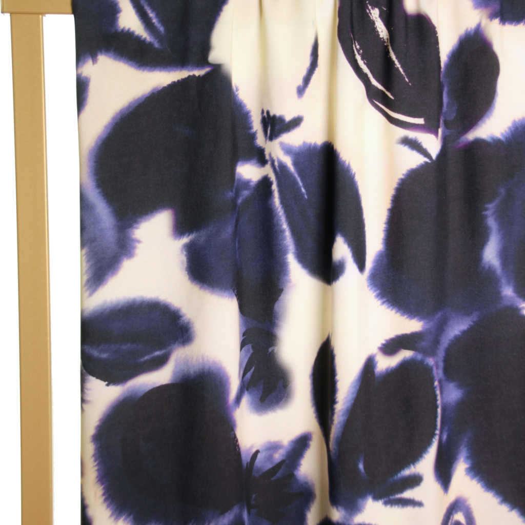 Dark blue flowers viscose - Atelier dupe (26.00 p.m)