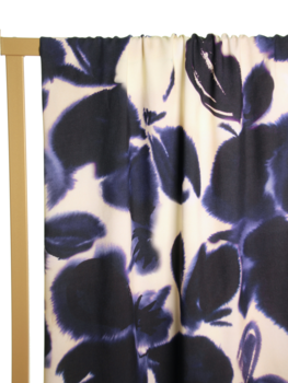 Dark blue flowers viscose - Atelier dupe (26.00 p.m)