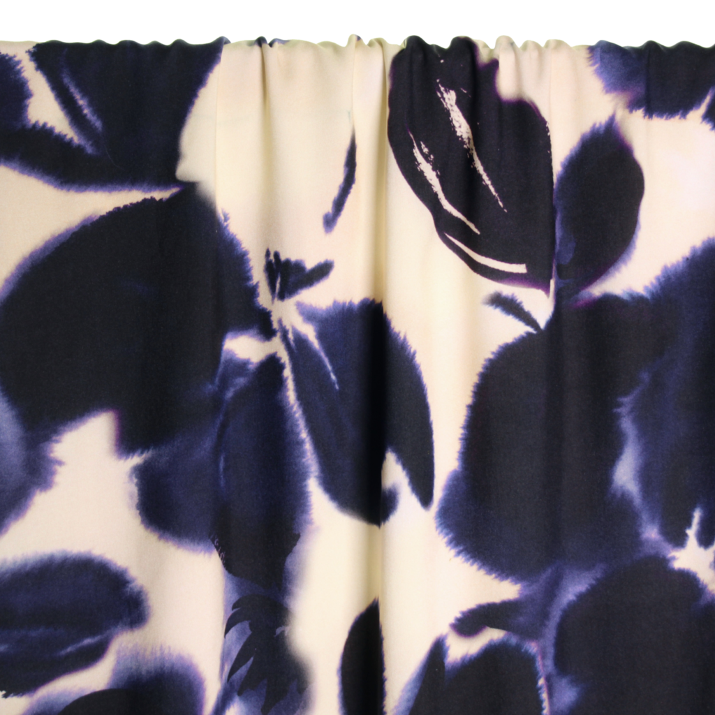 Dark blue flowers viscose - Atelier dupe (26.00 p.m)