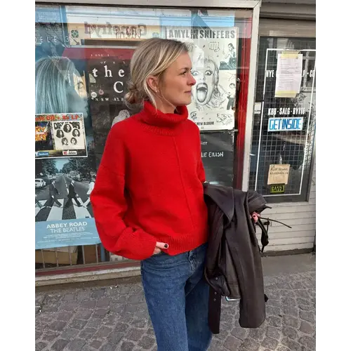 PetiteKnit Scarlet Sweater (EN/NL) PetiteKnit Scarlet Sweater (EN/NL)