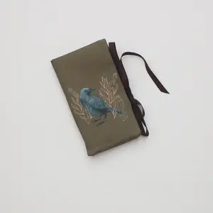 The Blue Rabbit House Haaknaaldenetui Amber the Raven The Blue Rabbit House Haaknaaldenetui Amber the Raven