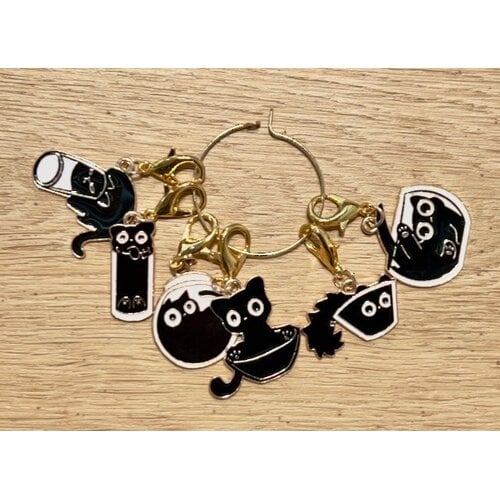 Steekmarkeerders katten zwart