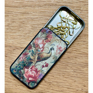 Blikje met steekmarkeerders