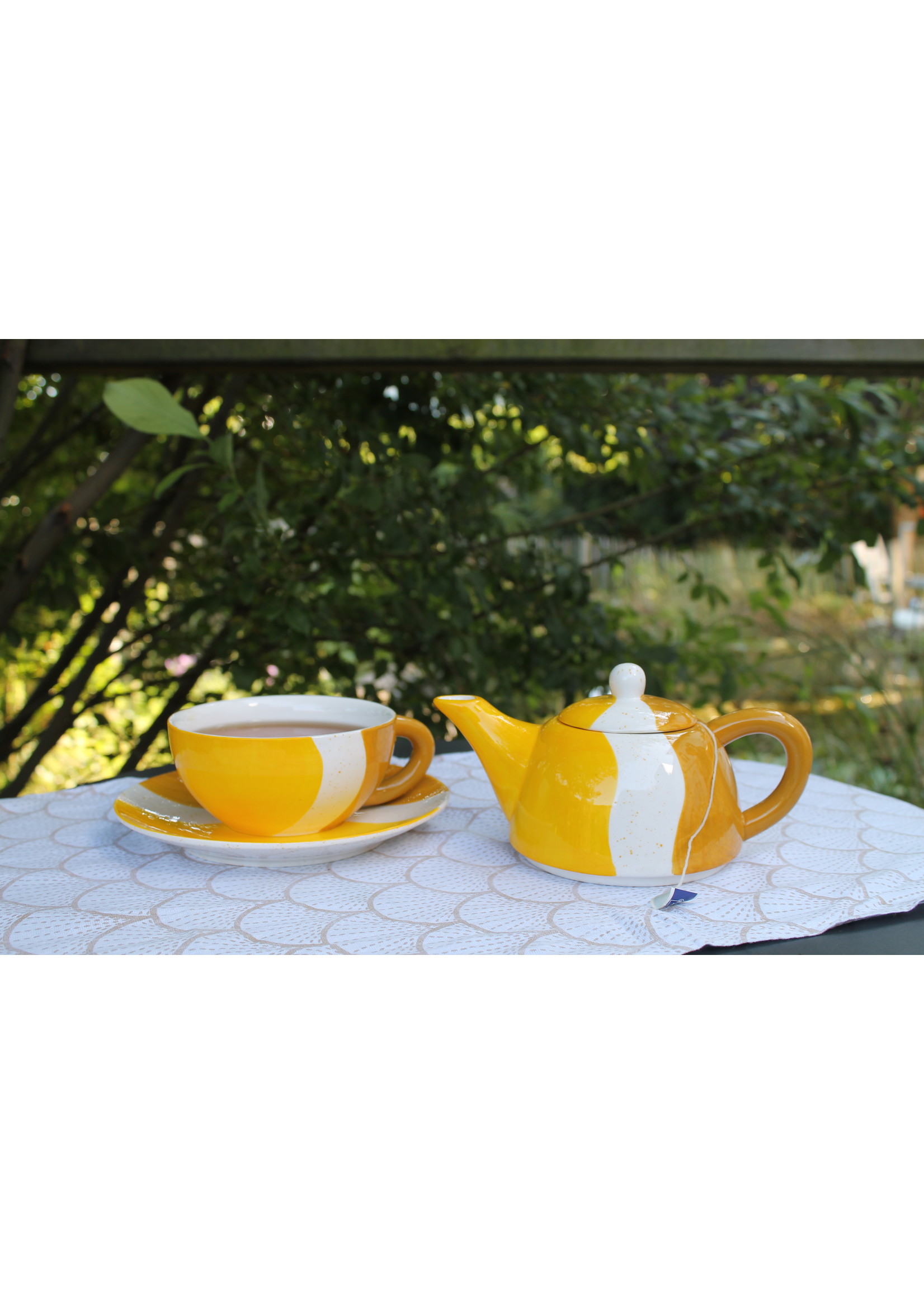 J-Line J-Line Tea For One Golf Porselein Wit/Oker, leuke theepot voor zalig kopje thee en momentje voor jezelf!