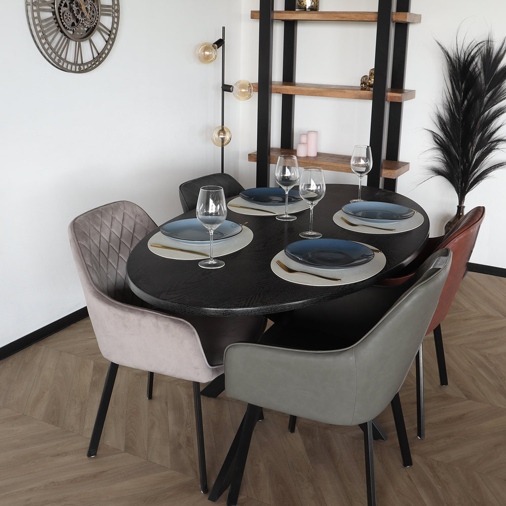 Table de salle à manger ovale à chevrons Obie noir 160cm