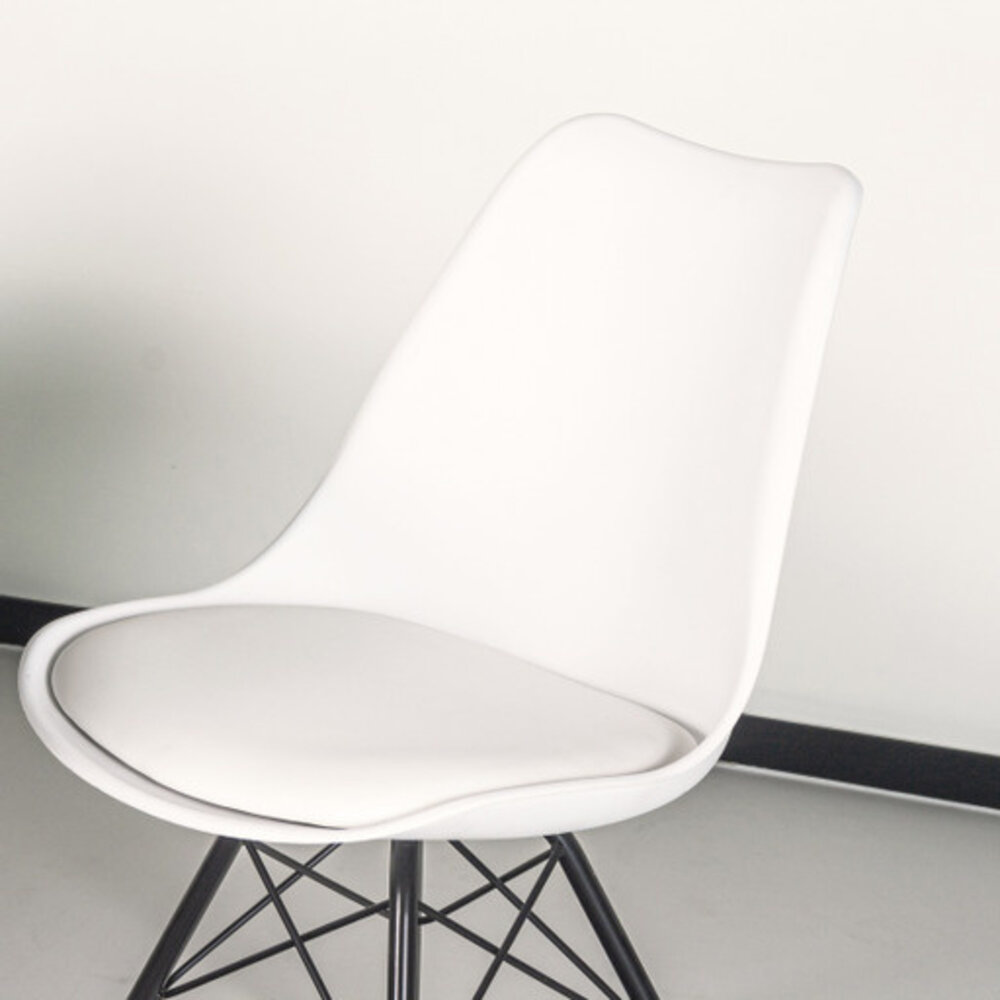 Chaise de salle à manger Avy blanc avec rembourrage à l'assise