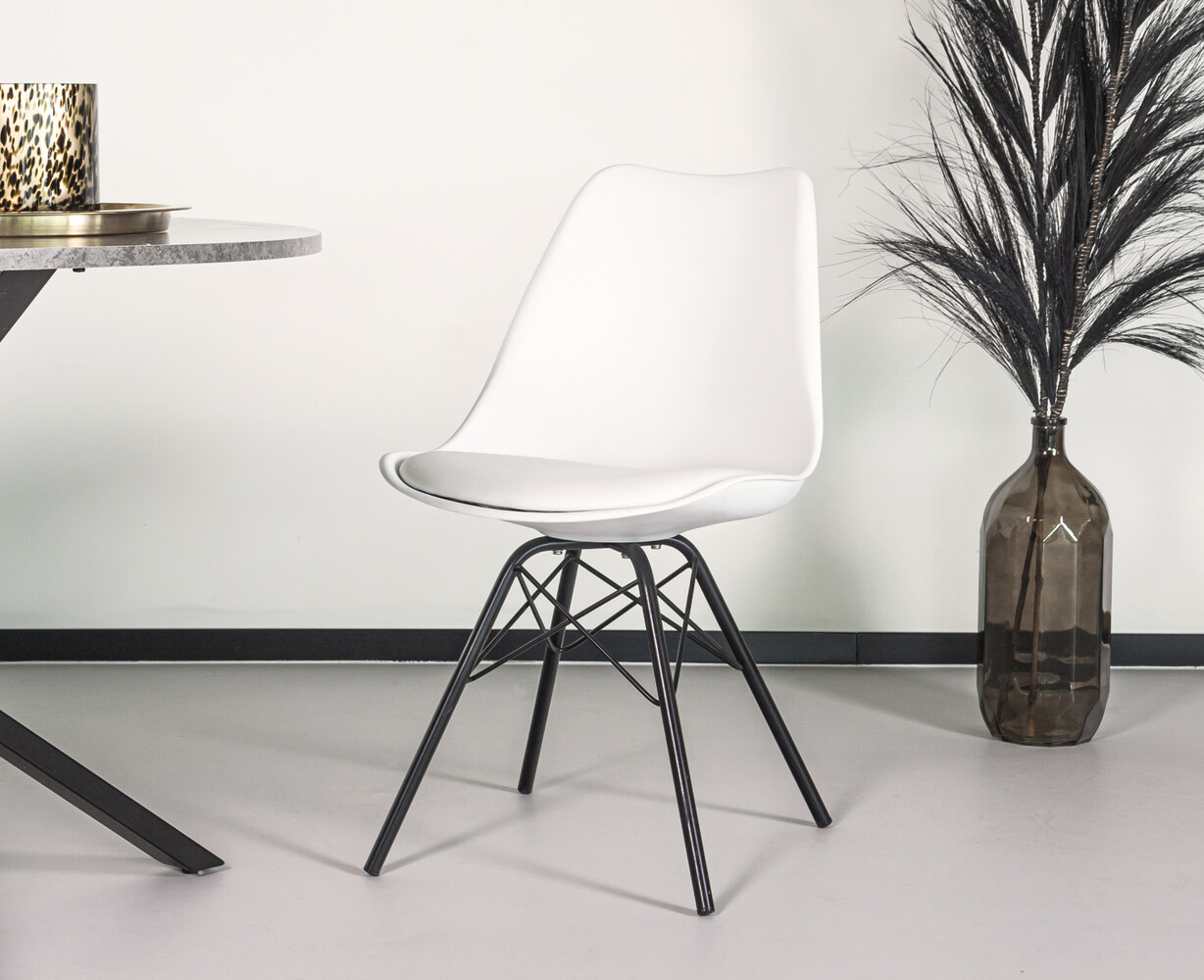 Chaise de salle à manger Avy blanc avec rembourrage à l'assise