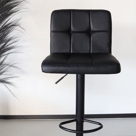 Lizzely Garden & Living Tabouret de bar Anel avec dossier simili cuir noir avec pied noir