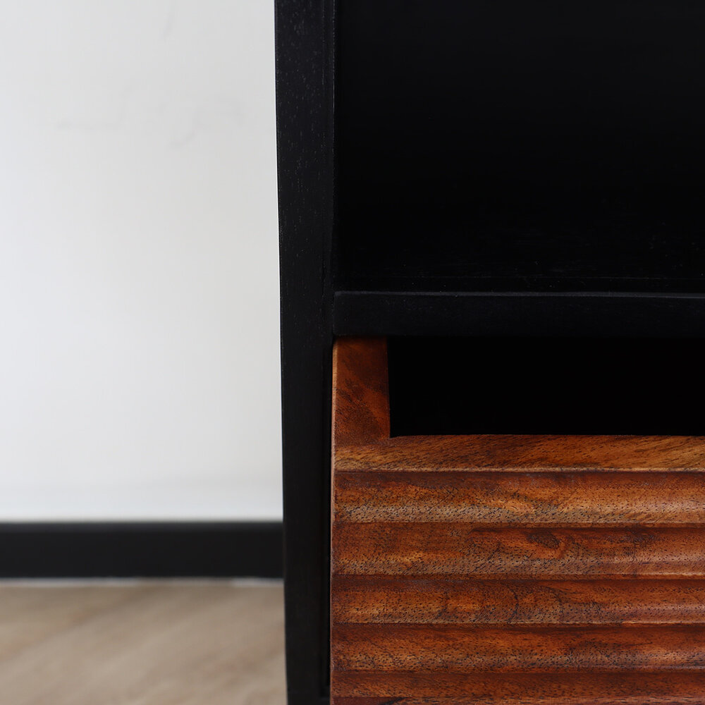 Table de chevet style industriel durable en bois de manguier Avelyn noir/marron