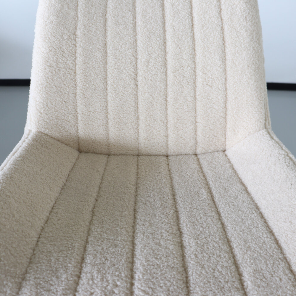 Chaise de salle à manger Chesro sable avec assise en tissu teddy
