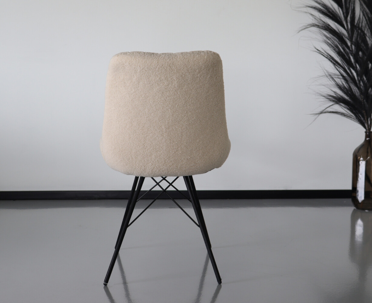 Chaise de salle à manger Chesro sable avec assise en tissu teddy