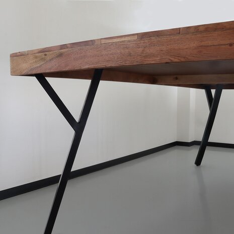 Lizzely Garden & Living Table de salle à manger à chevrons Danae 160x90cm en bois d'acacia