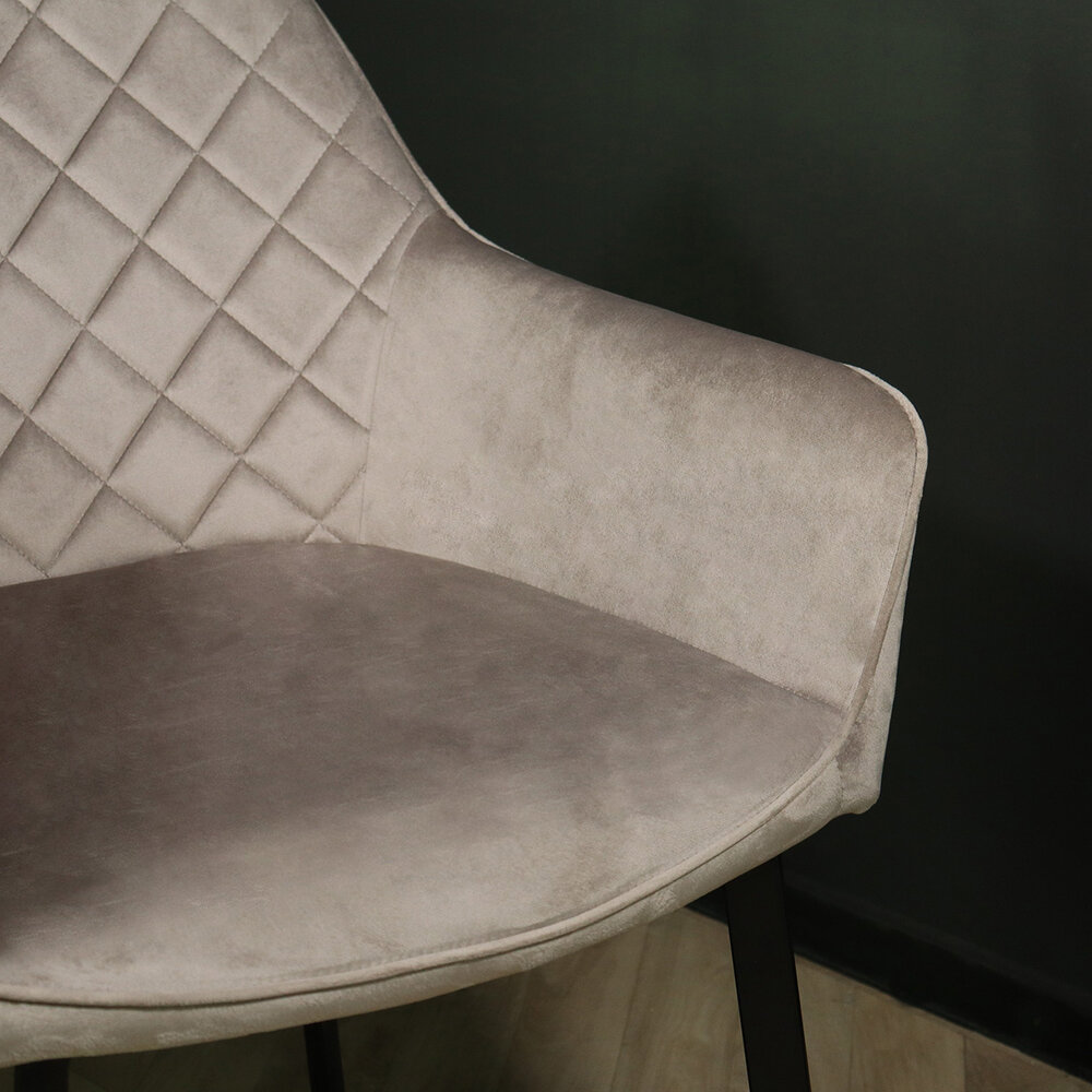 Chaise de salle à manger Yurgan marron clair velours avec accoudoirs Chaise de salle à manger Yurgan marron clair velours avec accoudoirs