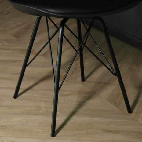 Lizzely Garden & Living Chaise de salle à manger Avy noir avec rembourrage à l'assise Lizzely Garden & Living Chaise de salle à manger Avy noir avec rembourrage à l'assise