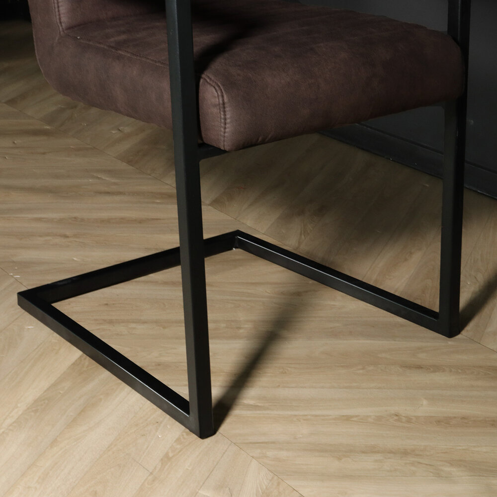 Chaise de salle à manger avec accoudoir marron Noor design