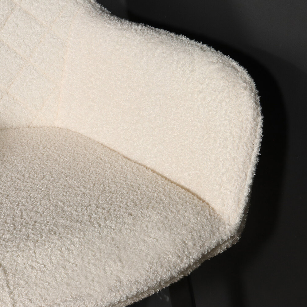 Chaise de salle à manger avec accoudoirs Yurgan teddy bouclé blanc cassé