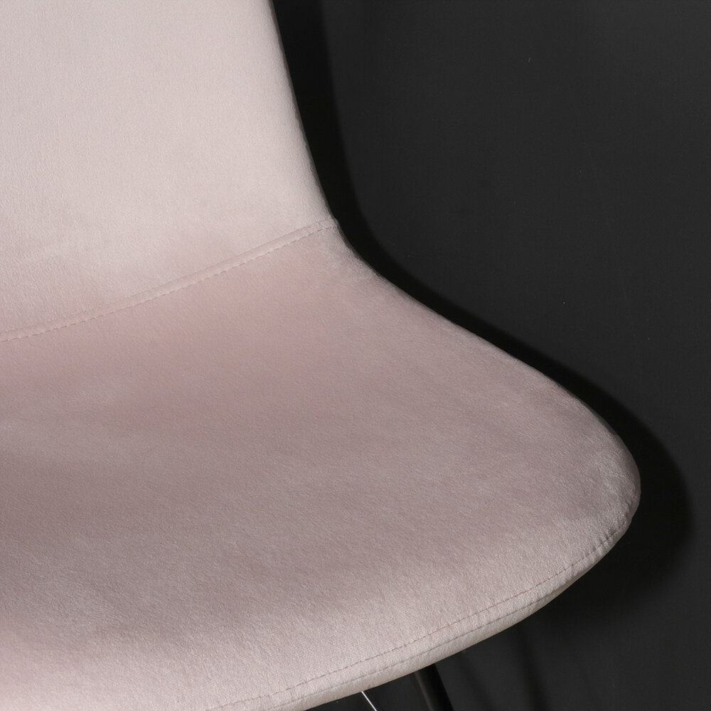 Chaise de salle à manger industrielle en velours rose Finn Chaise de salle à manger industrielle en velours rose Finn