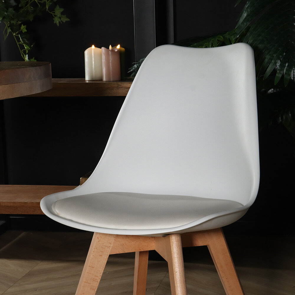 Chaise de salle à manger avec rembourrage à l’assise blanc