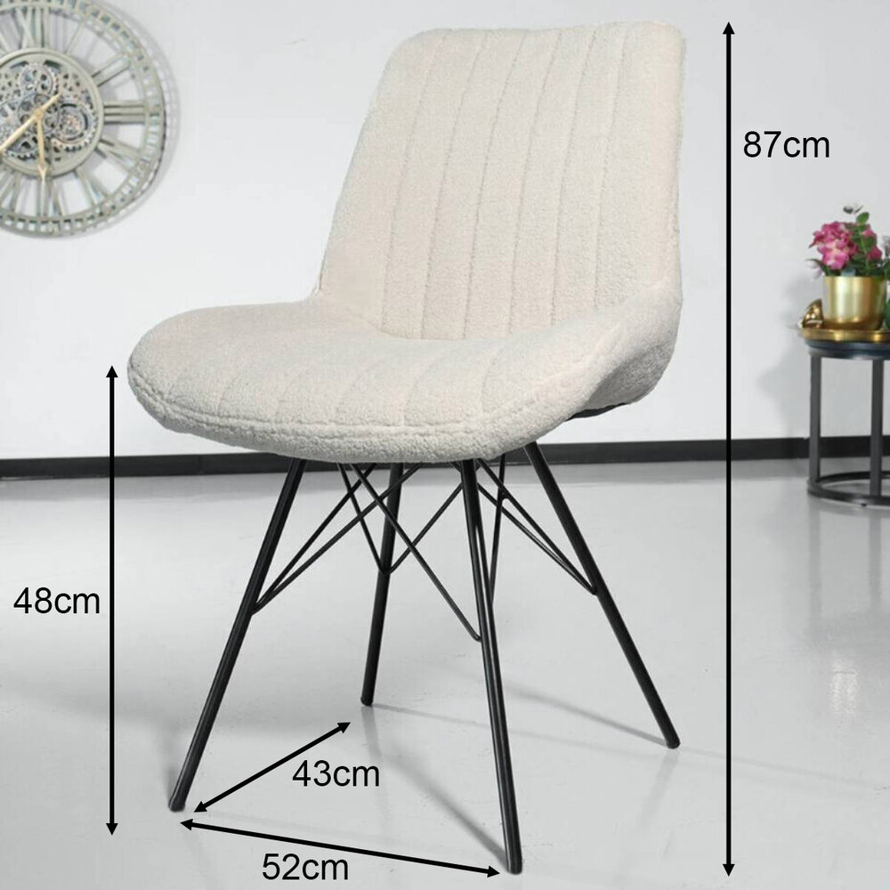 Chaise de salle à manger Chesro sable avec assise en tissu teddy