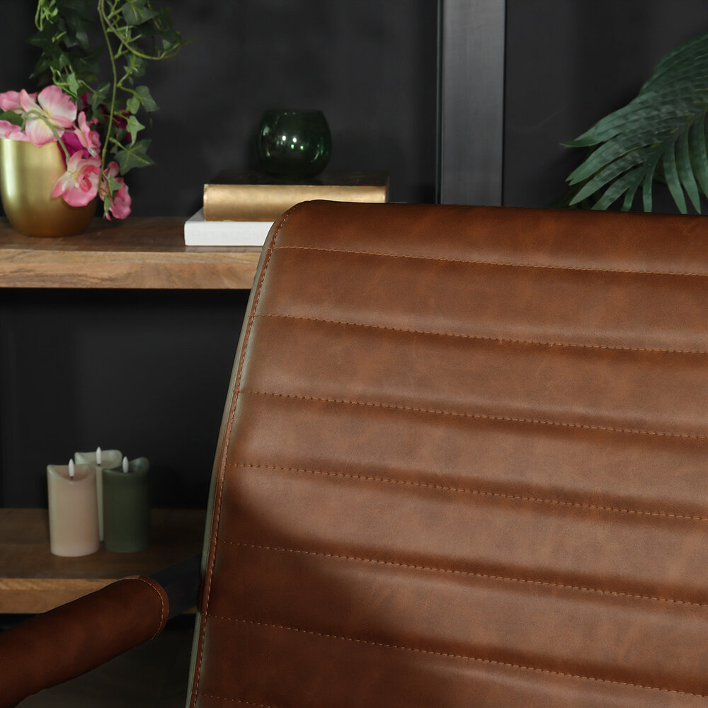 Chaise de salle à manger avec accoudoir cognac Noor design