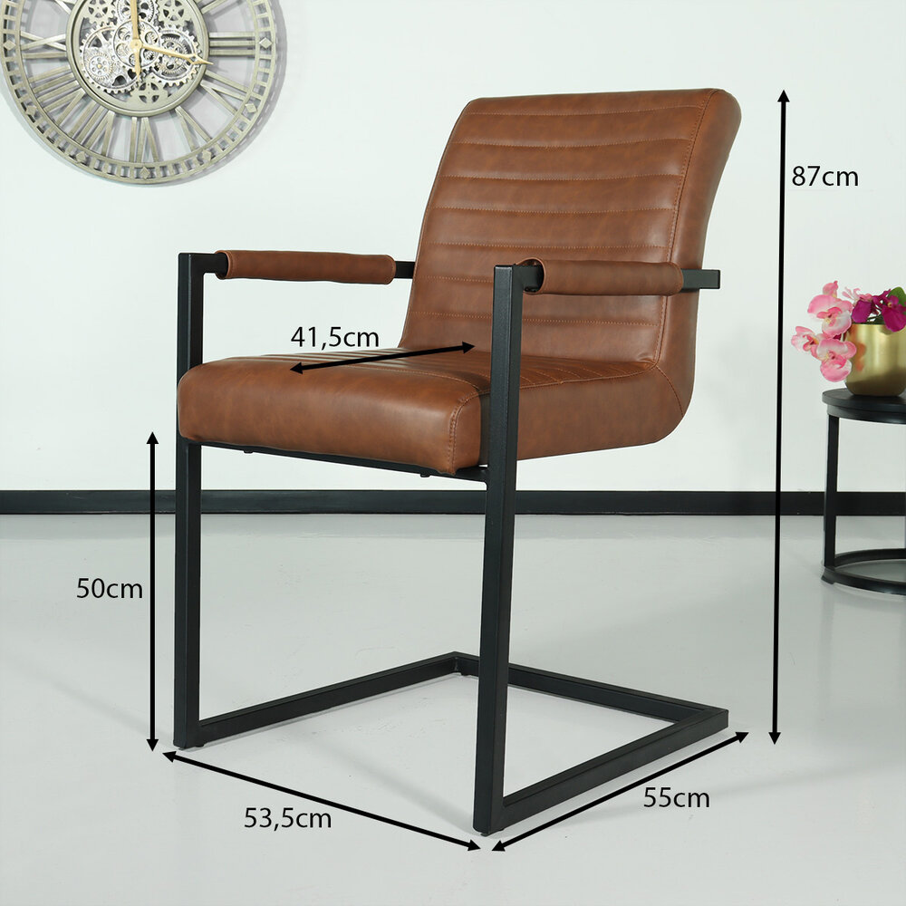 Chaise de salle à manger avec accoudoir cognac Noor design