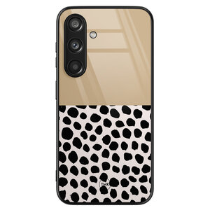 Casevibes Samsung Galaxy S24 glazen hardcase - Brown dots abstract