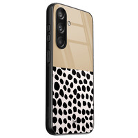 TMK Samsung Galaxy S24 glazen hardcase - Brown dots abstract