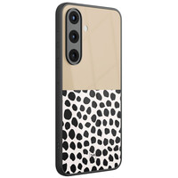 TMK Samsung Galaxy S25 glazen hardcase - Brown dots abstract