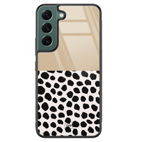 TMK Samsung Galaxy S22 glazen hardcase - Brown dots abstract