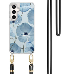 Casevibes Samsung Galaxy S24 FE hoesje met zwart koord - Blauw bloemenveld