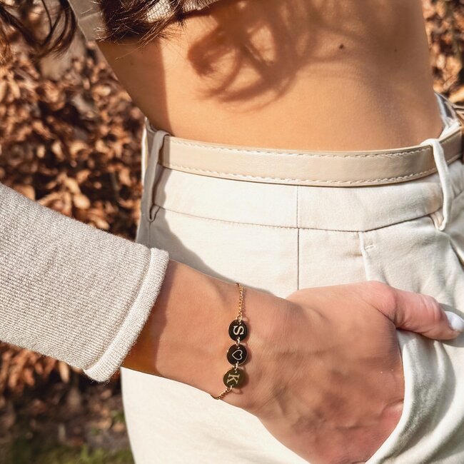 Drie coin armband met initialen